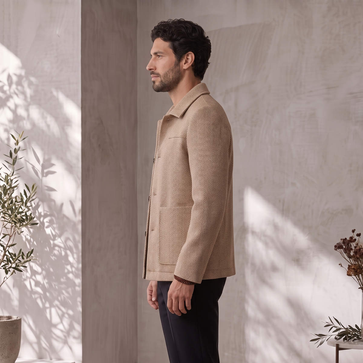 Men's structured jacket with patch front pockets and long sleeves