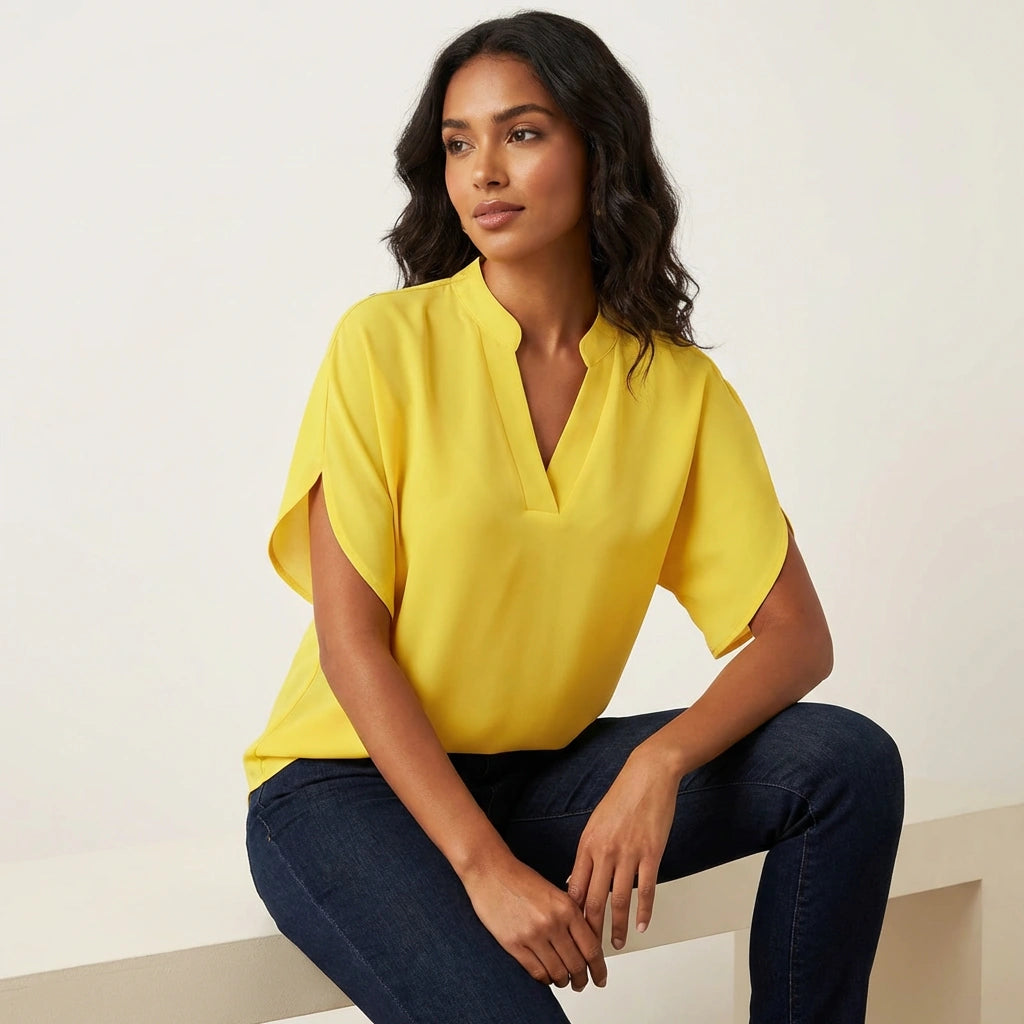 Blouse légère col en V, manches courtes fendues, silhouette ample femme