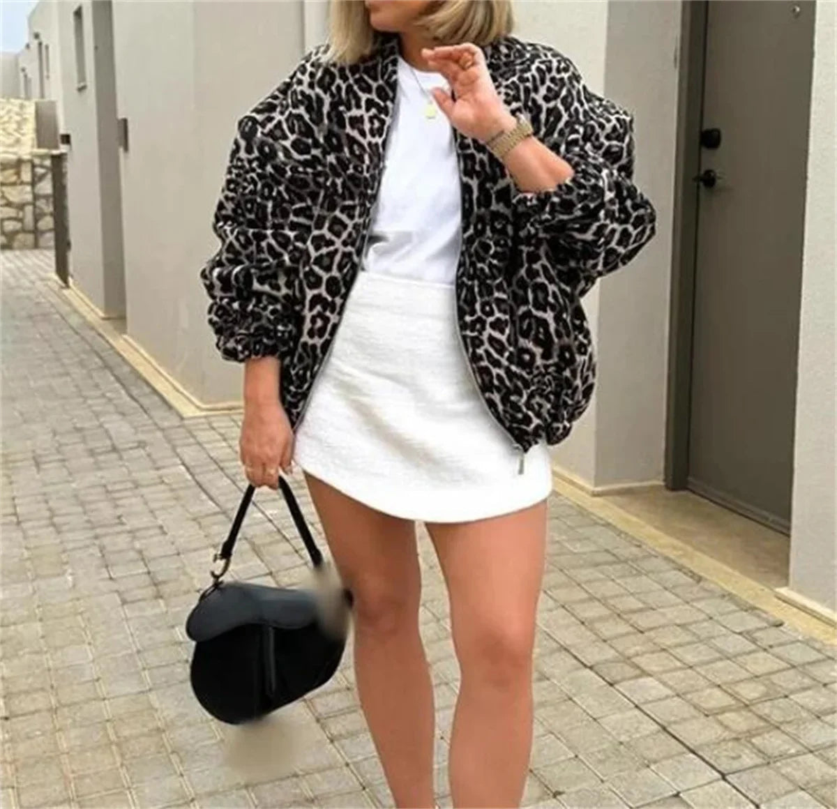 Blouson matelassé imprimé animal pour femme, vue de dos, coupe droite
