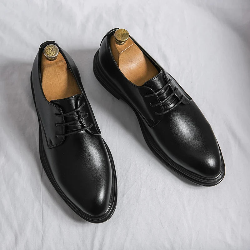 Chaussure derby à lacets en cuir mat, bout rond, semelle structurée, homme