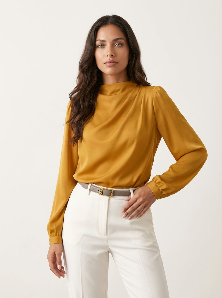 Blouse tissée fluide à encolure haute, manches longues à poignets froncés, silhouette droite