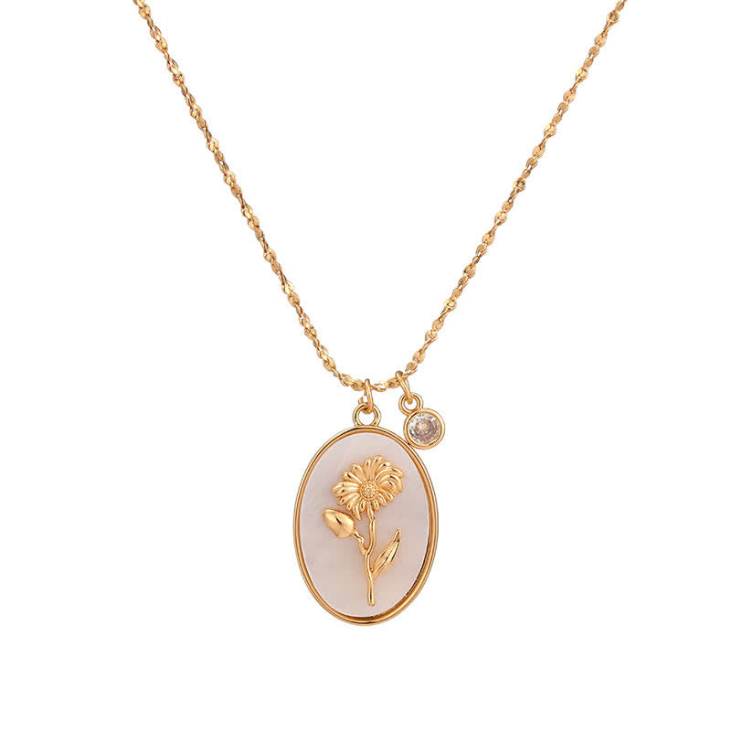Bijou de cou léger avec pendentif ovale, motif floral central et insert translucide