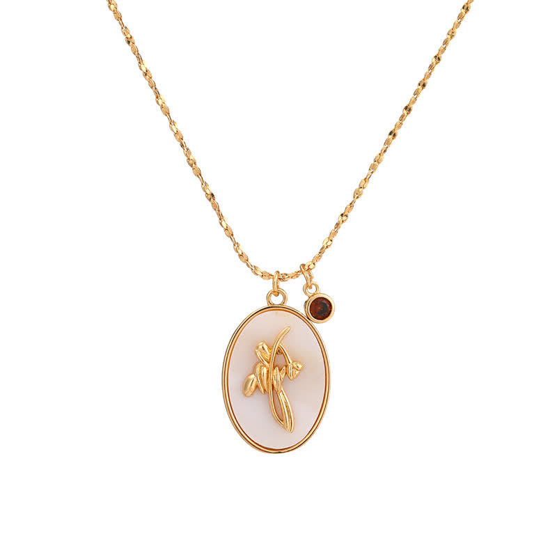 Collier fin avec pendentif ovale, motif floral en relief et insert encadré translucide
