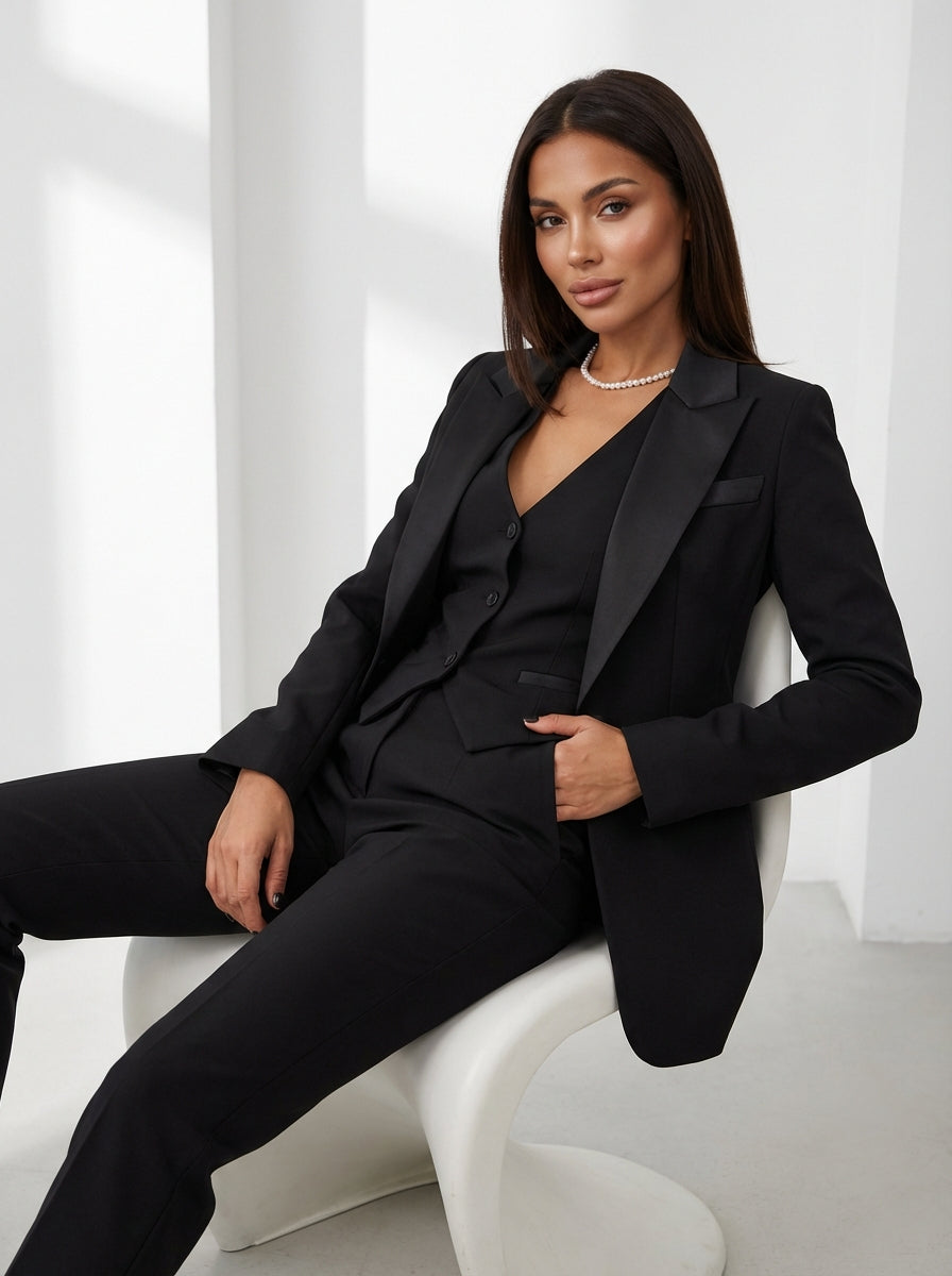Tailleur trois pièces femme avec gilet boutonné et pantalon coordonné
