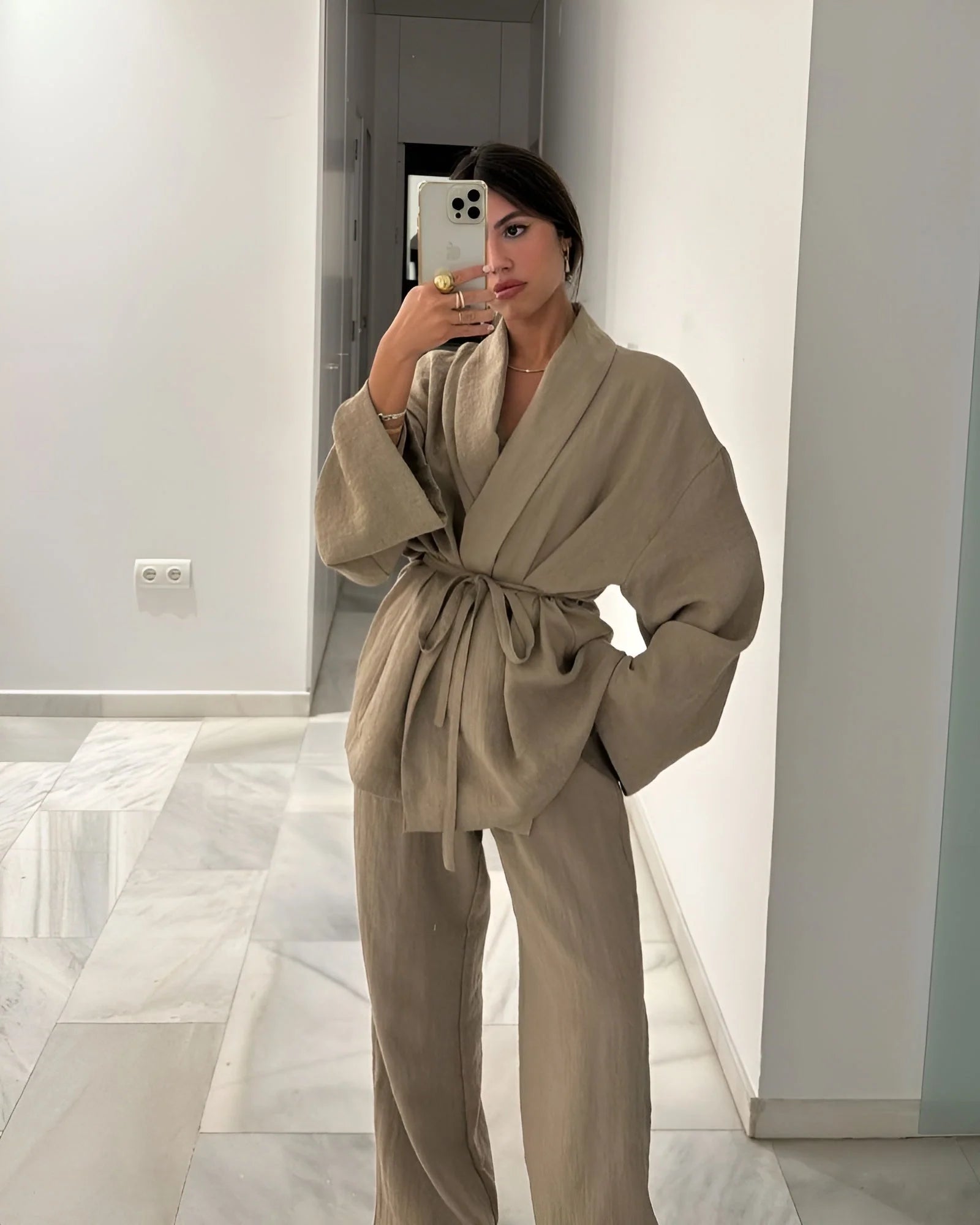 Ensemble deux pièces avec coupe ample et lignes épurées