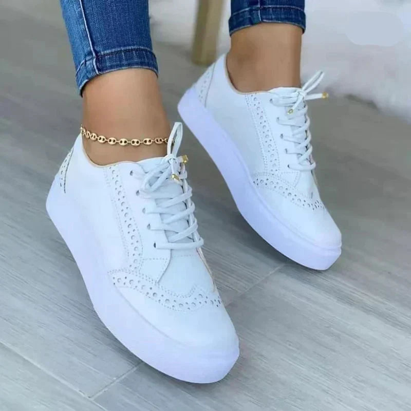 Women's sneakers with round toe, lace-up fastening, perforated upper, and platform rubber sole