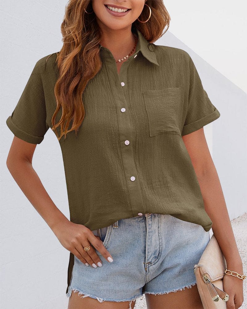 Chemise boutonnée tissu texturé, manches courtes, coupe droite avec fentes latérales, femme