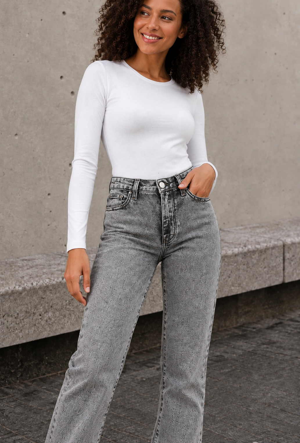 Women's washed straight-fit jeans with a structured denim finish and five-pocket design