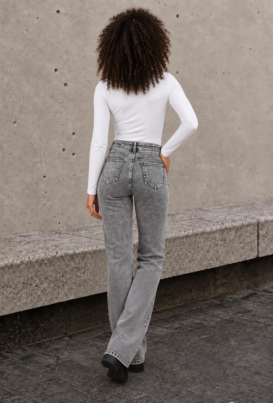 Women's straight-leg jeans in washed denim with mid-to-high waist and belt loops