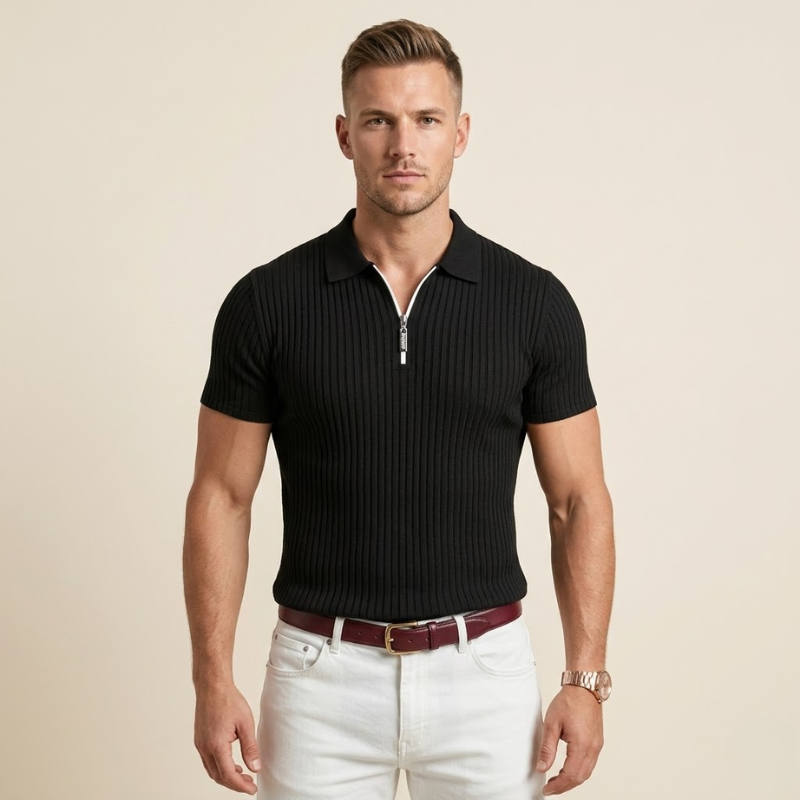 Détail du col zippé sur polo en maille côtelée pour homme