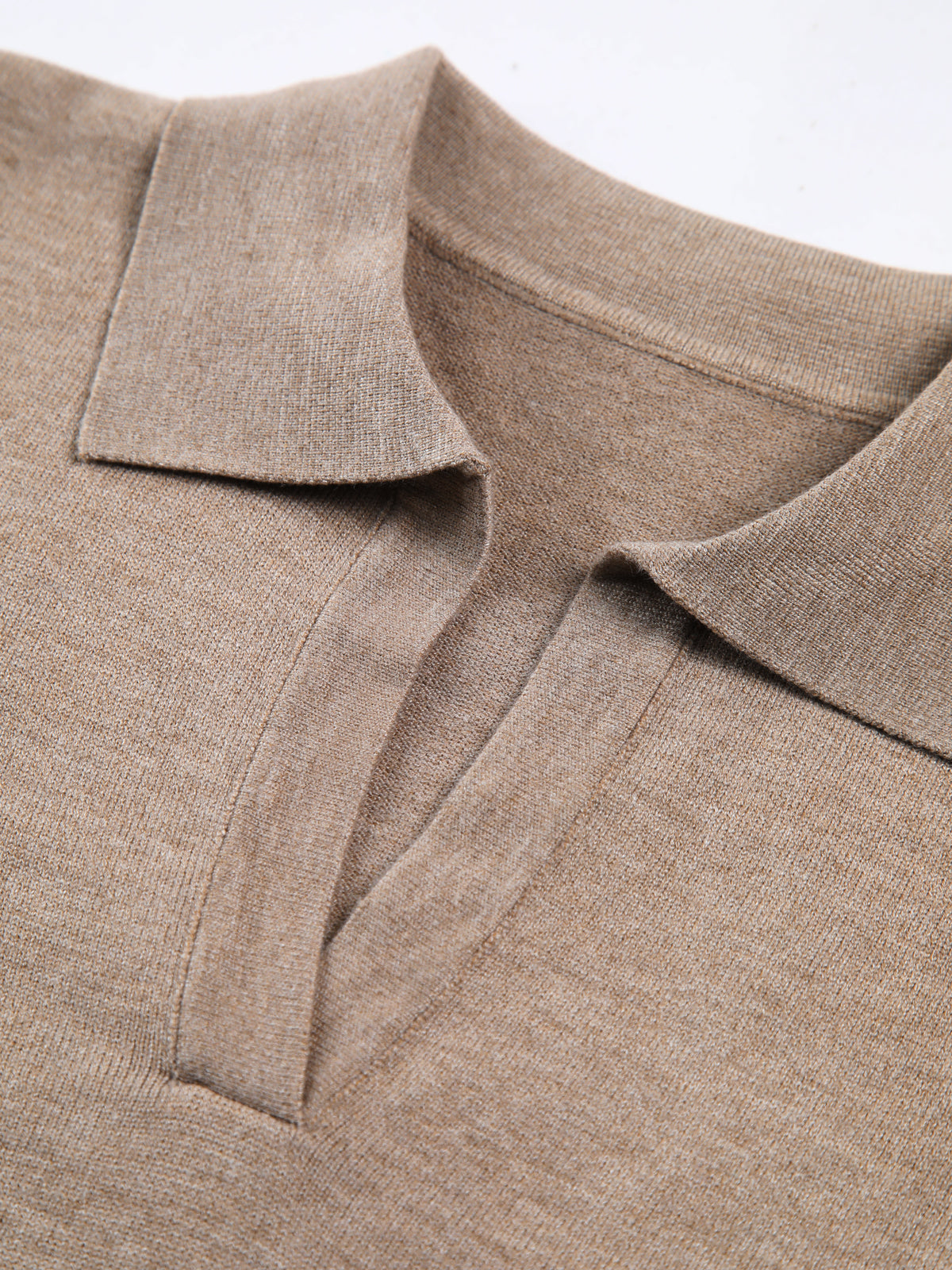 Pull en maille douce avec base droite et col ouvert