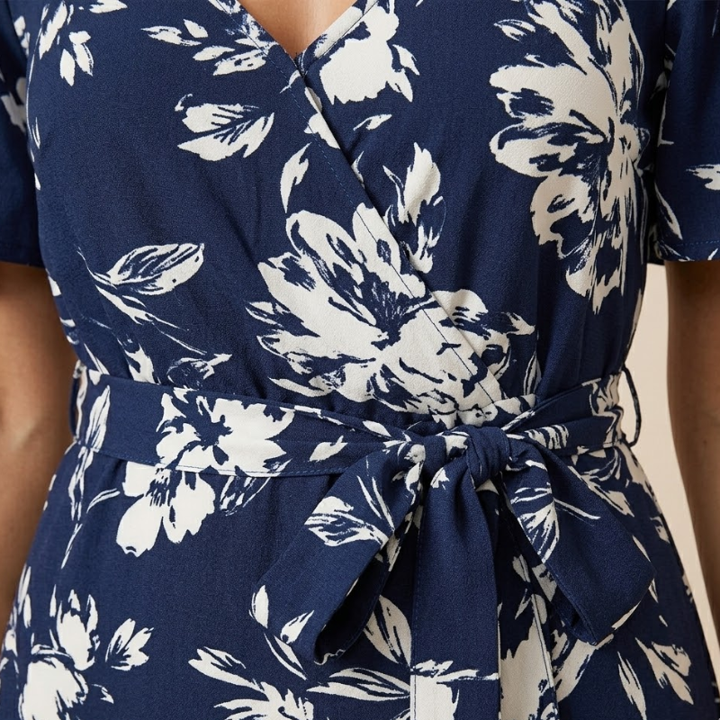 Robe longue à épaules nues, motif floral, taille nouée, coupe portefeuille femme