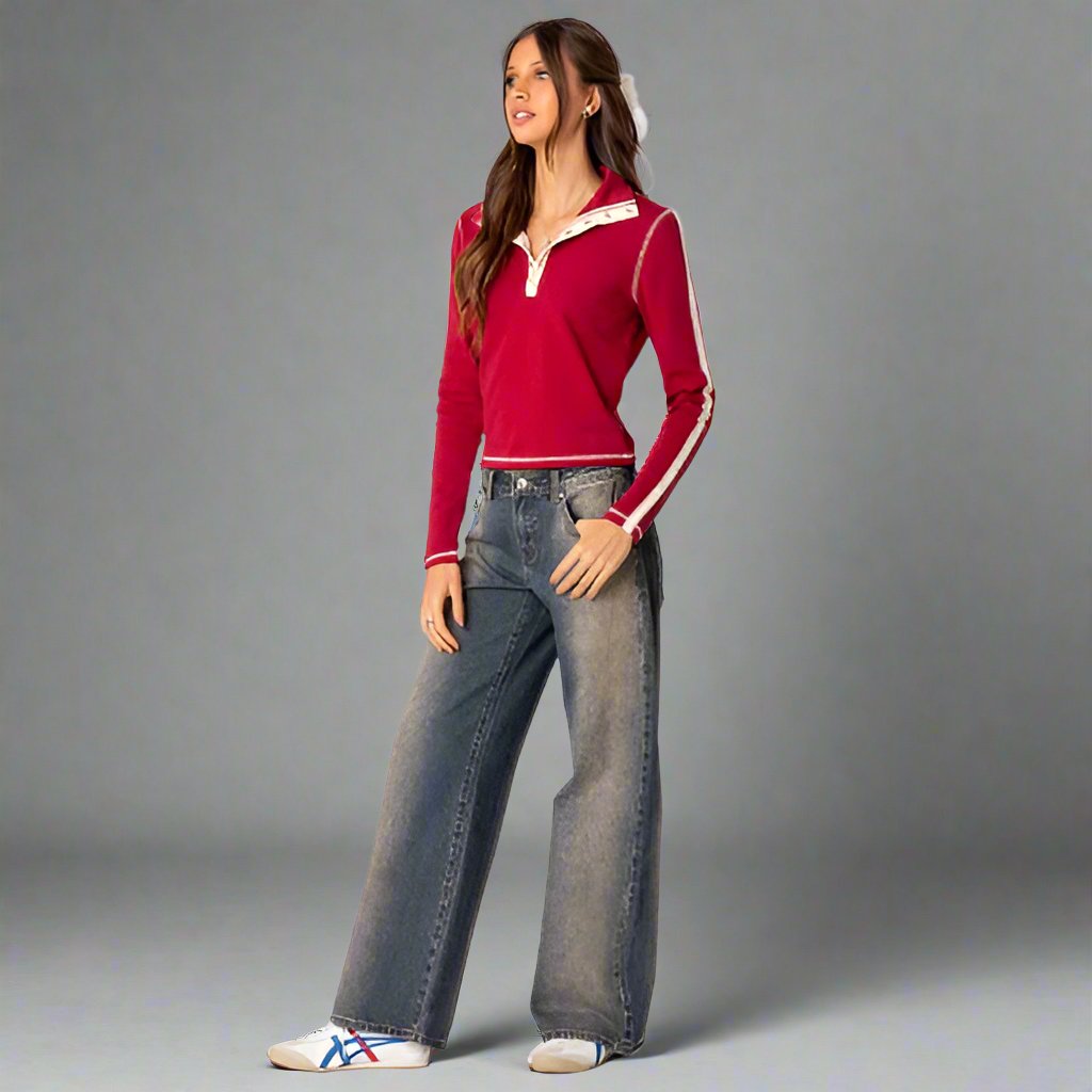 Jean en denim ample à taille mi-haute, silhouette complète