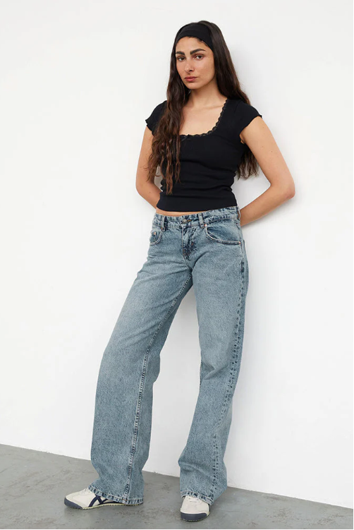 Jean ample en denim à taille mi-haute, vue de dos