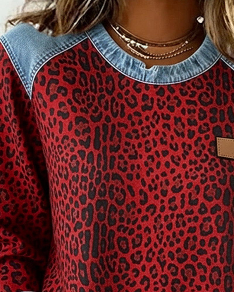 Haut en denim patchwork à motif léopard, coupe oversize, détails contrastés femme