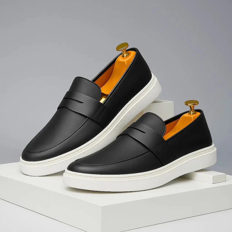 Men's penny loafers with smooth inner lining and structured slip-on upper