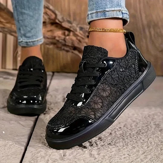 Women's lace-up sneakers with open-structure lace panels