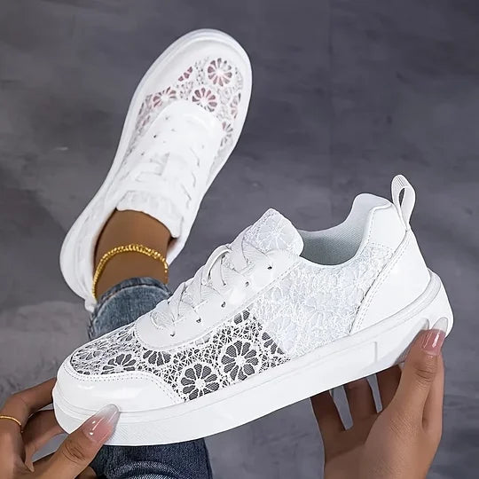 Round-toe women's sneakers with lace detail and low silhouette