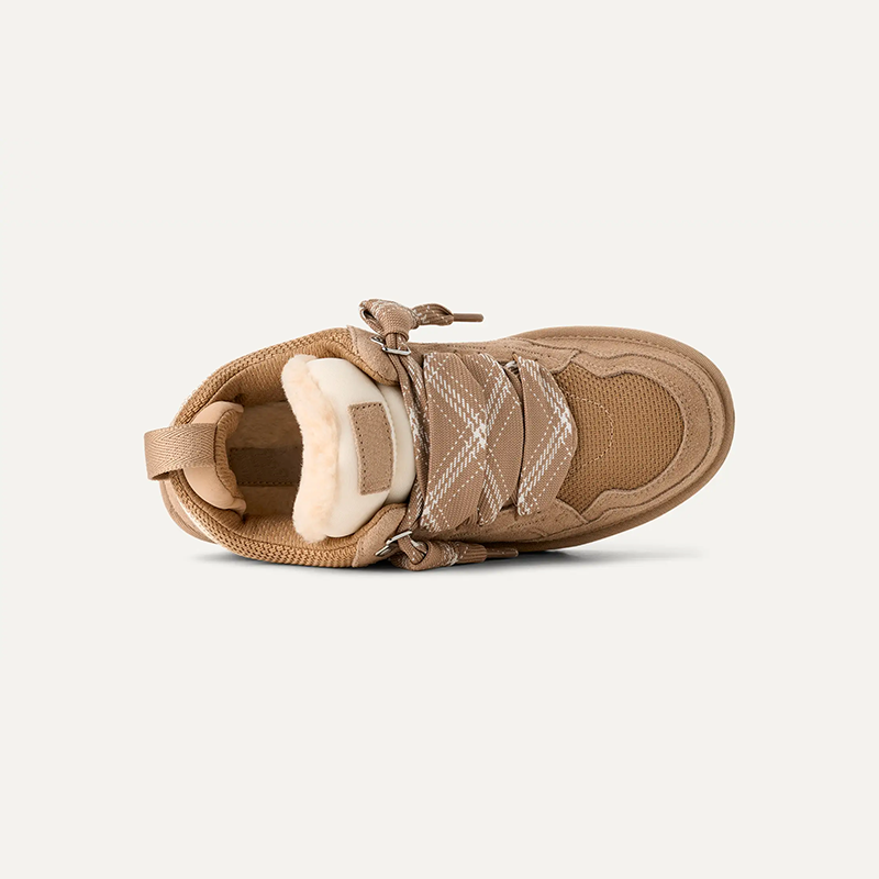 Basket basse plateforme, détail tige texturée et languette arrière, femme