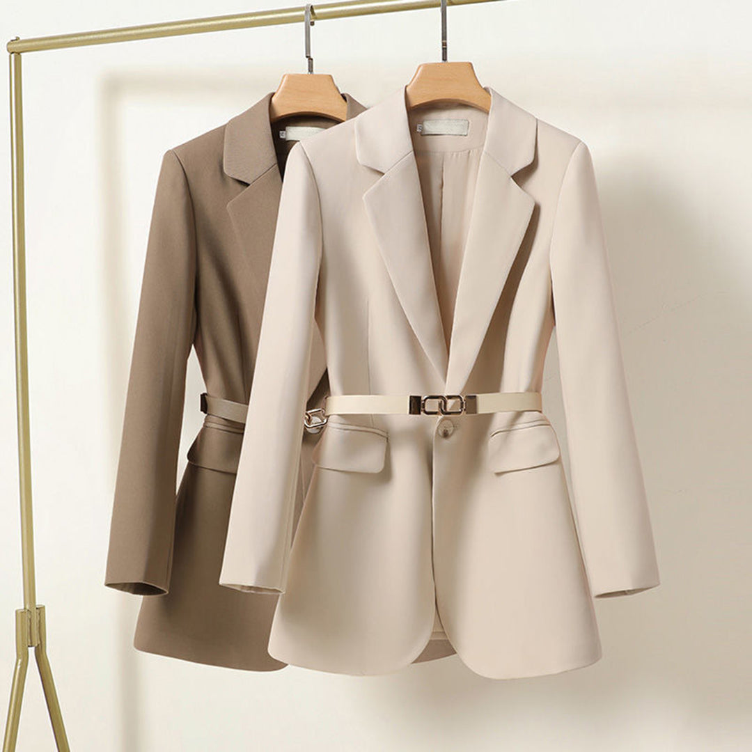 Veste de tailleur boutonnée avec ceinture à la taille, coupe droite femme
