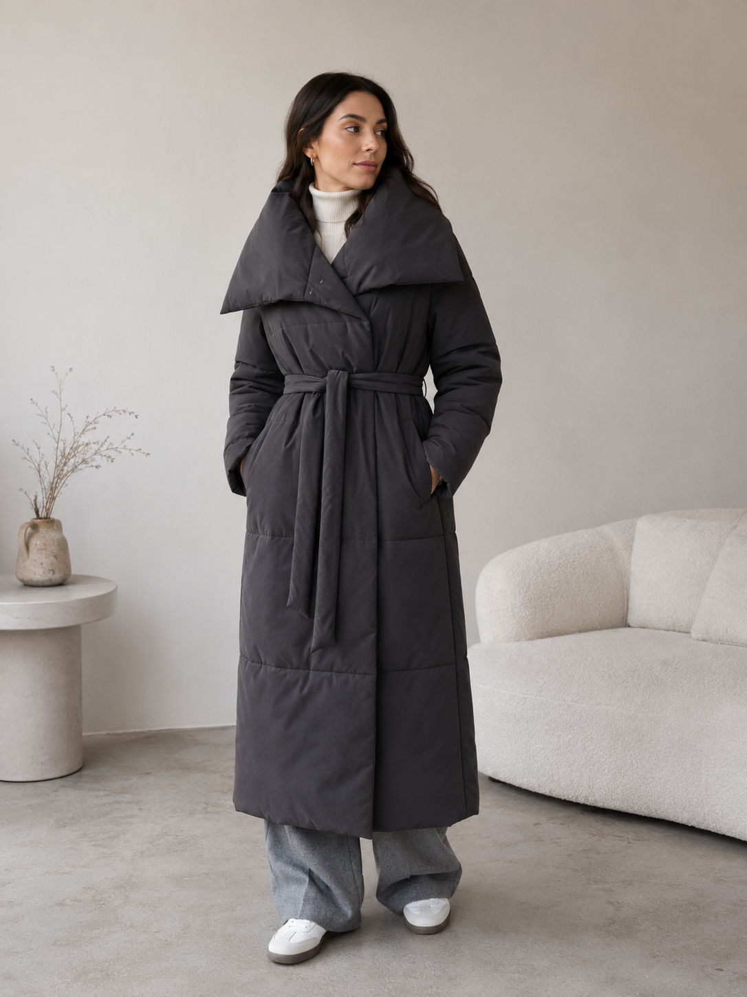 Women's padded coat with wide collar and structured fit