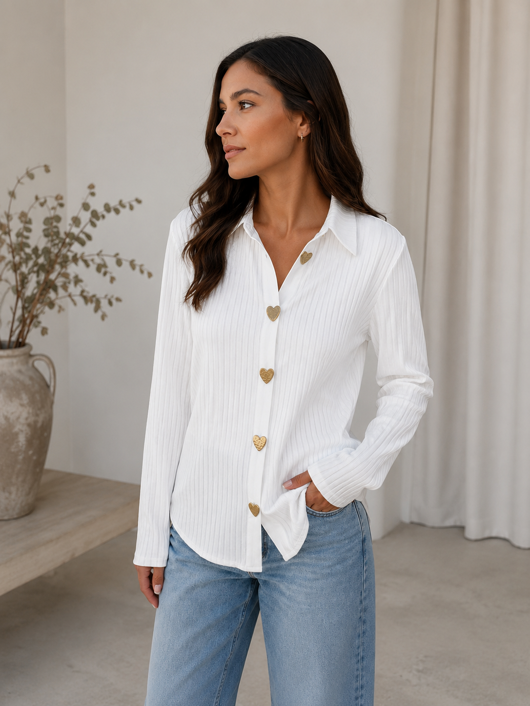 Women's ribbed shirt with heart-shaped buttons and classic shirt collar