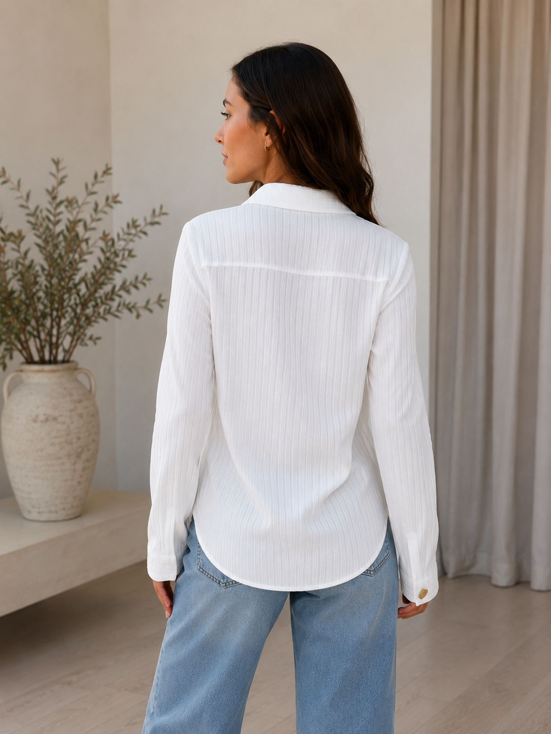 Women's form-fitting ribbed shirt with heart-shaped front buttons and cuffed sleeves