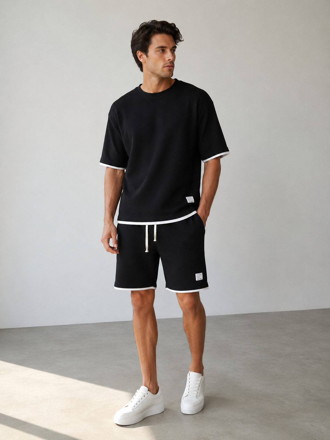 Men's two-piece set with short-sleeved crew neck t-shirt and straight-fit shorts in lightweight structured fabric