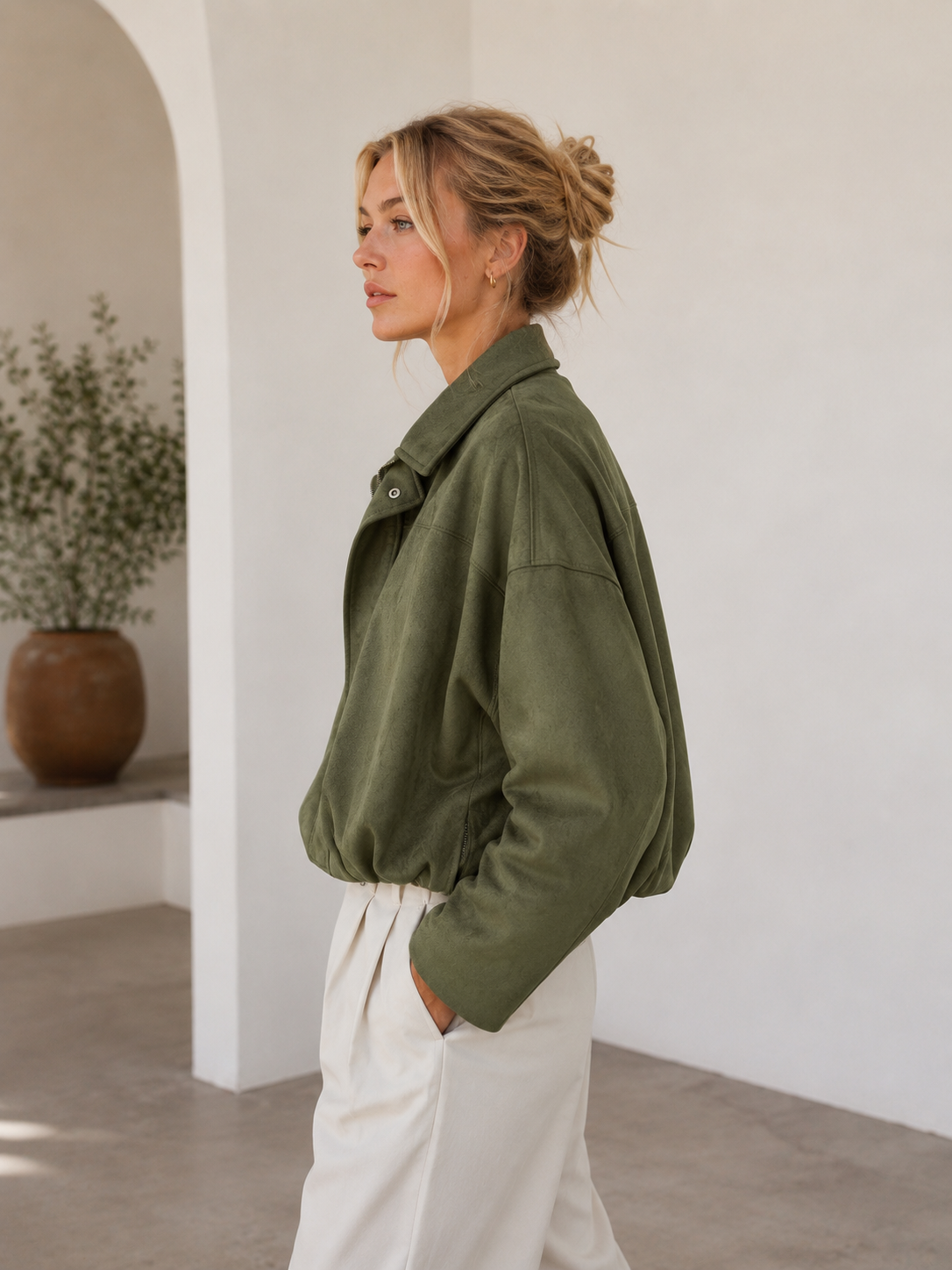 Women's structured suede-look jacket with front zipper and long sleeves