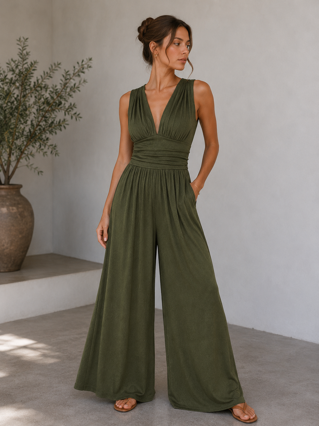 Sleeveless Women's Jumpsuit with Wide Legs and Flattering V-Neck for Spring and Summer