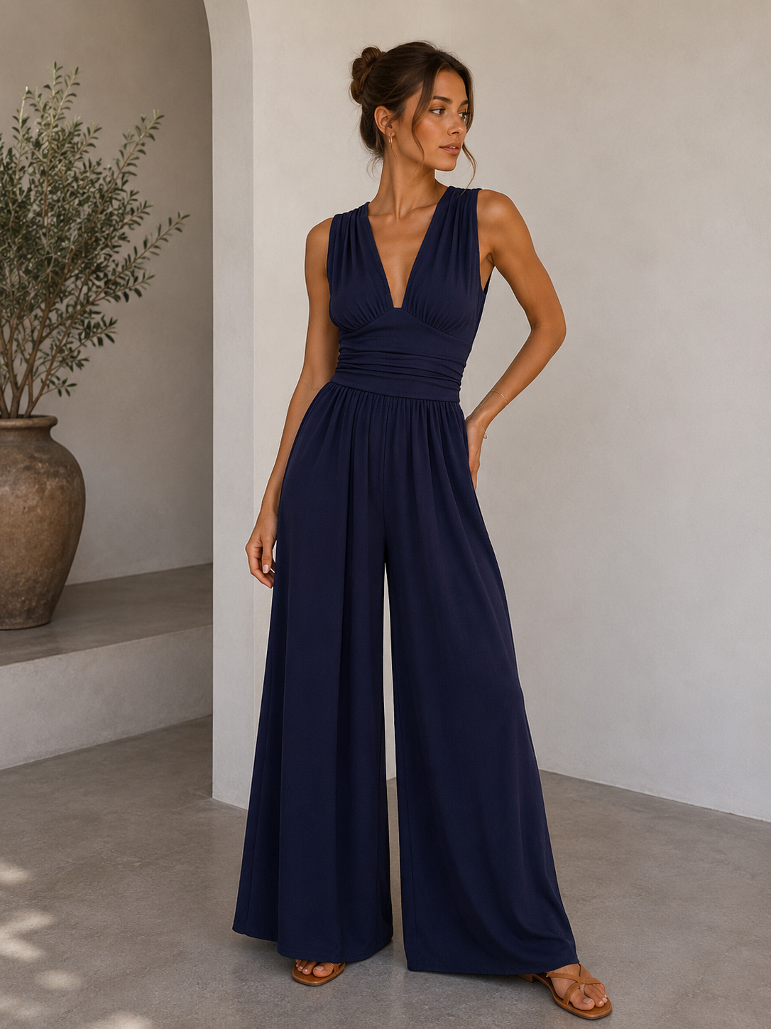 Women's Elegant Jumpsuit with Wide-Leg Trousers and Gathered Waist Detail
