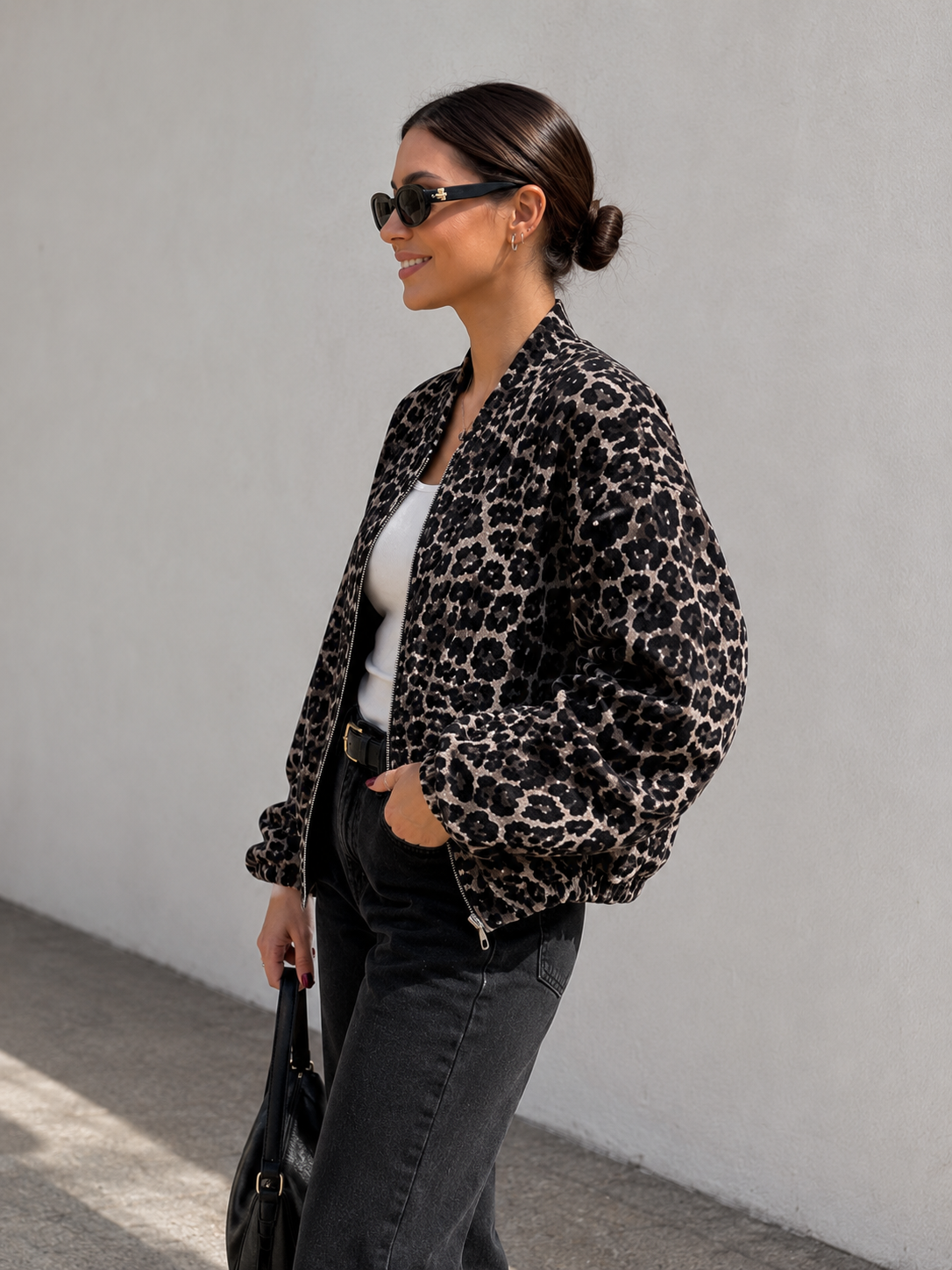 Women's relaxed fit leopard jacket with elastic cuffs and long sleeves