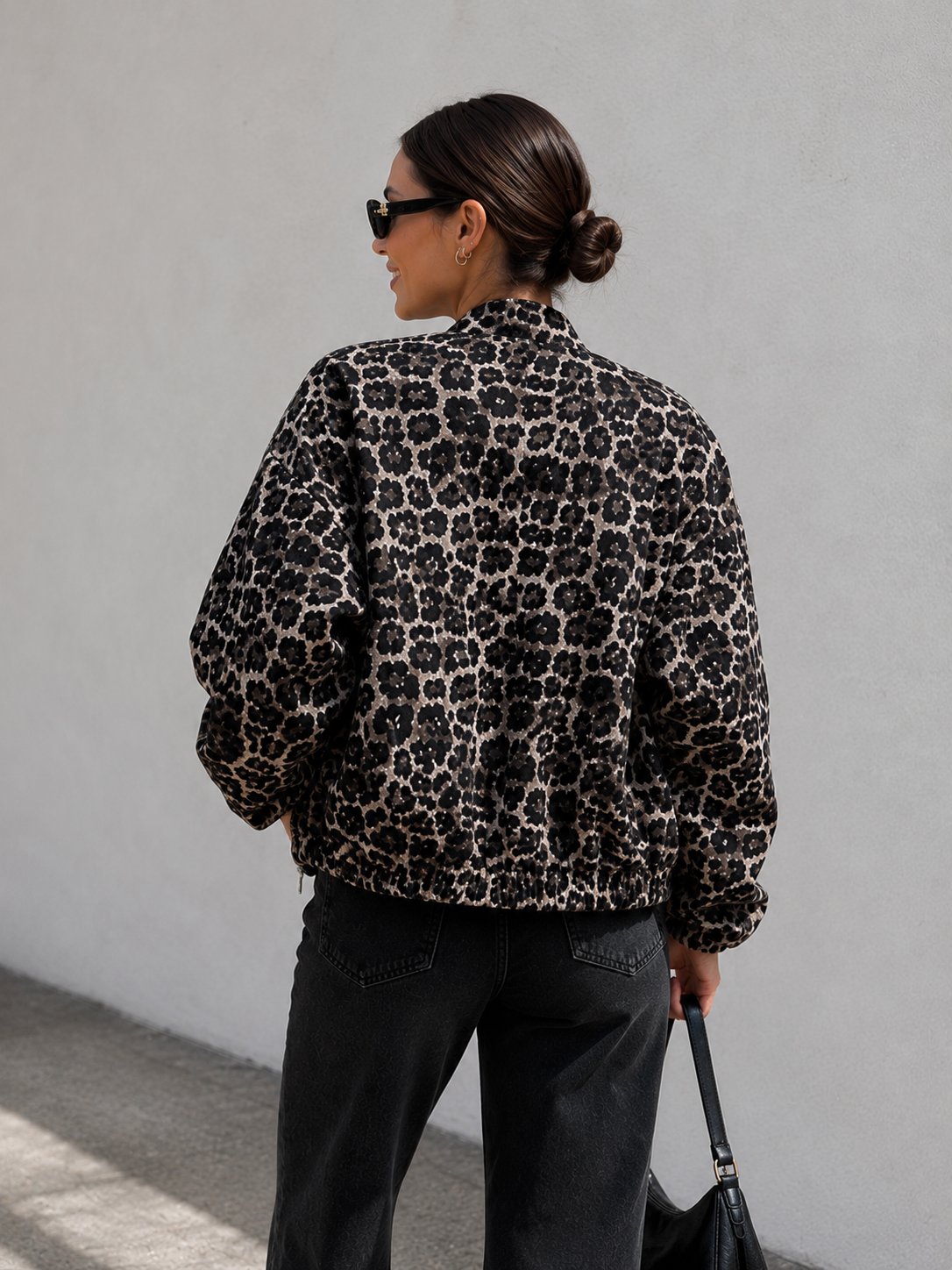 Lightweight leopard print jacket for women with side pockets