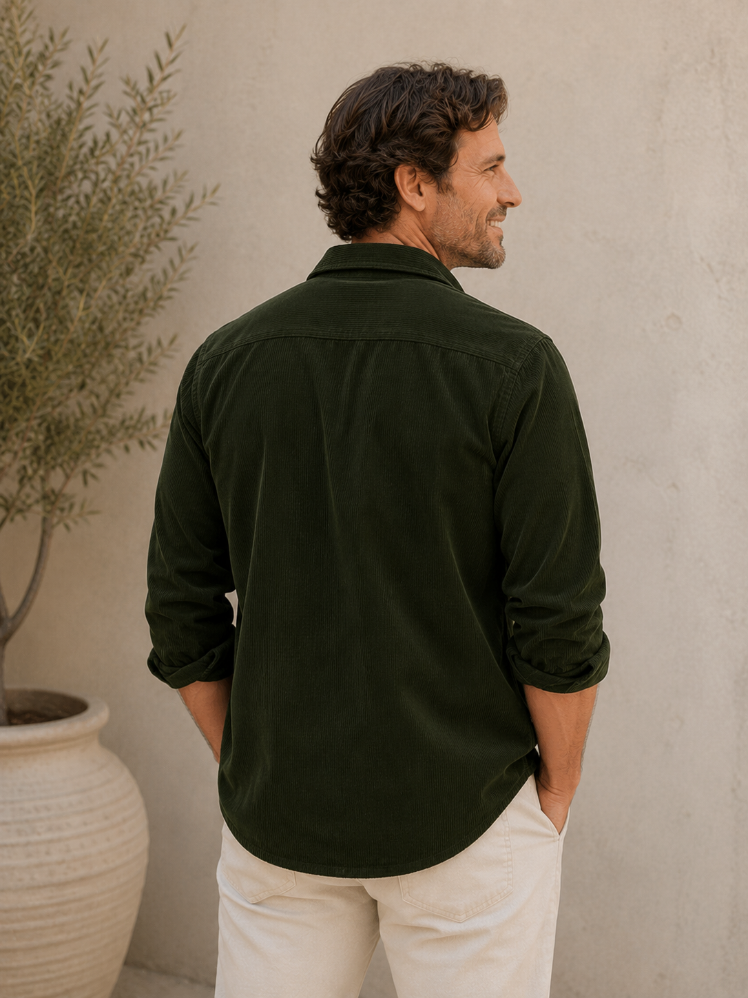 Men's relaxed overshirt featuring a classic shirt collar and long cuffed sleeves