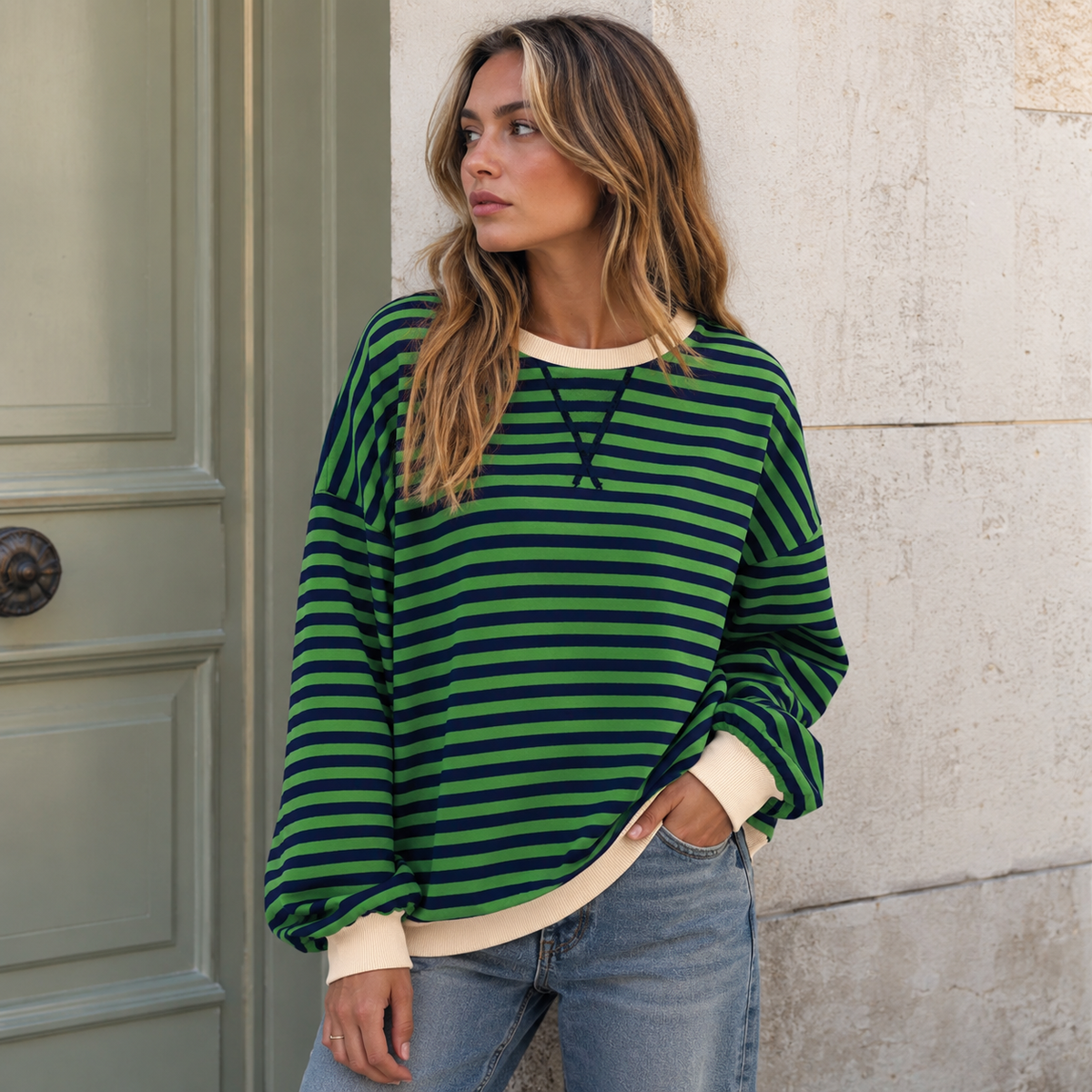 Oversized striped sweatshirt for women with contrast-trimmed cuffs and round neckline, relaxed everyday fit