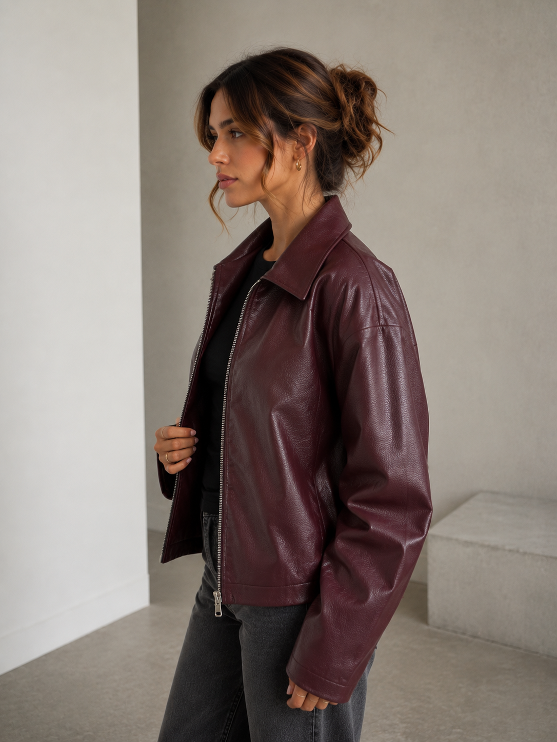Women's faux leather jacket with front zipper and classic pointed collar