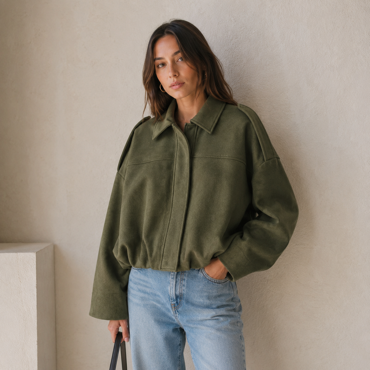 Women's oversized cropped jacket with wide sleeves and a classic shirt collar