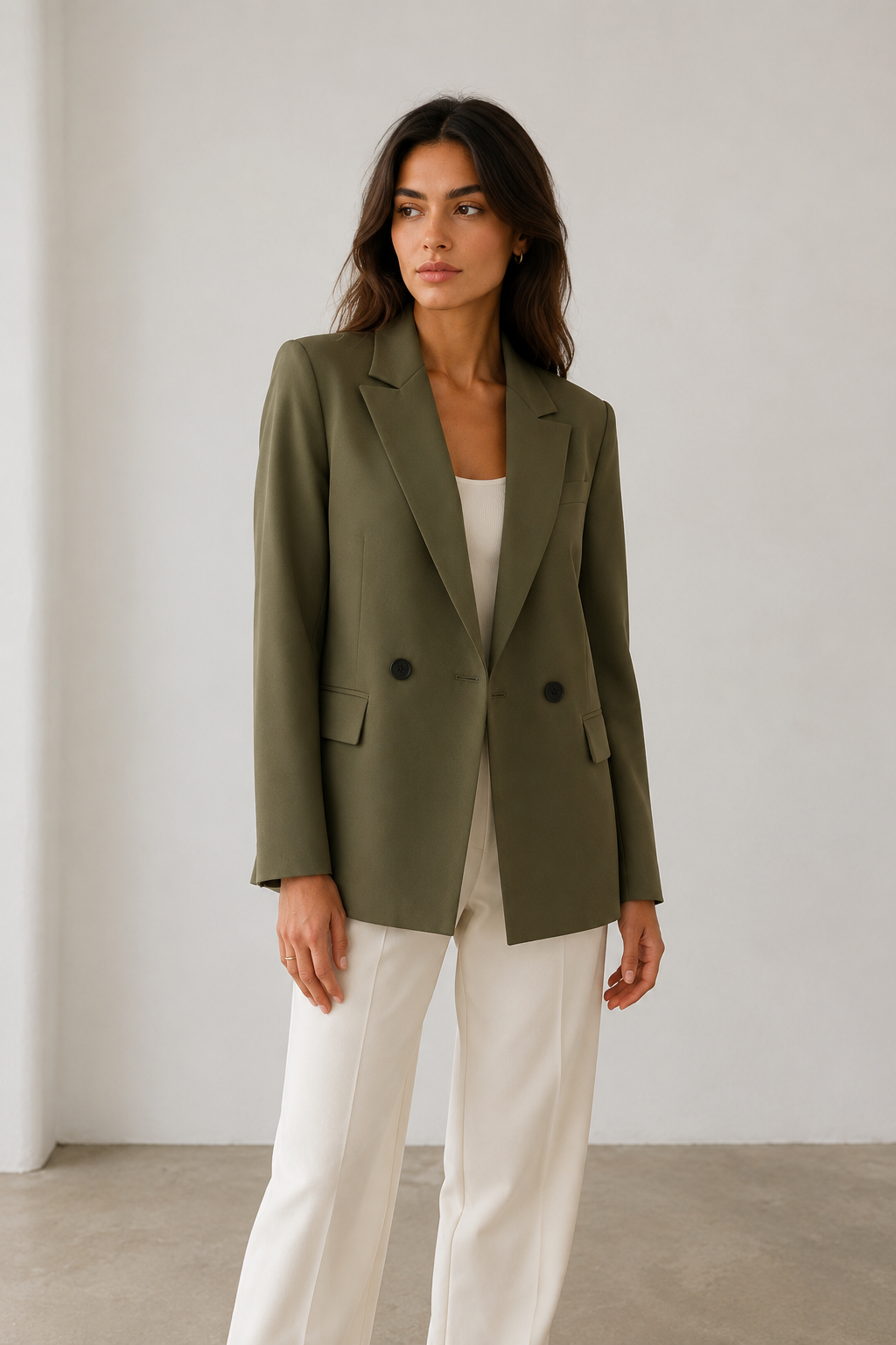 Women's double-breasted tailored blazer with lapel collar and front flap pockets