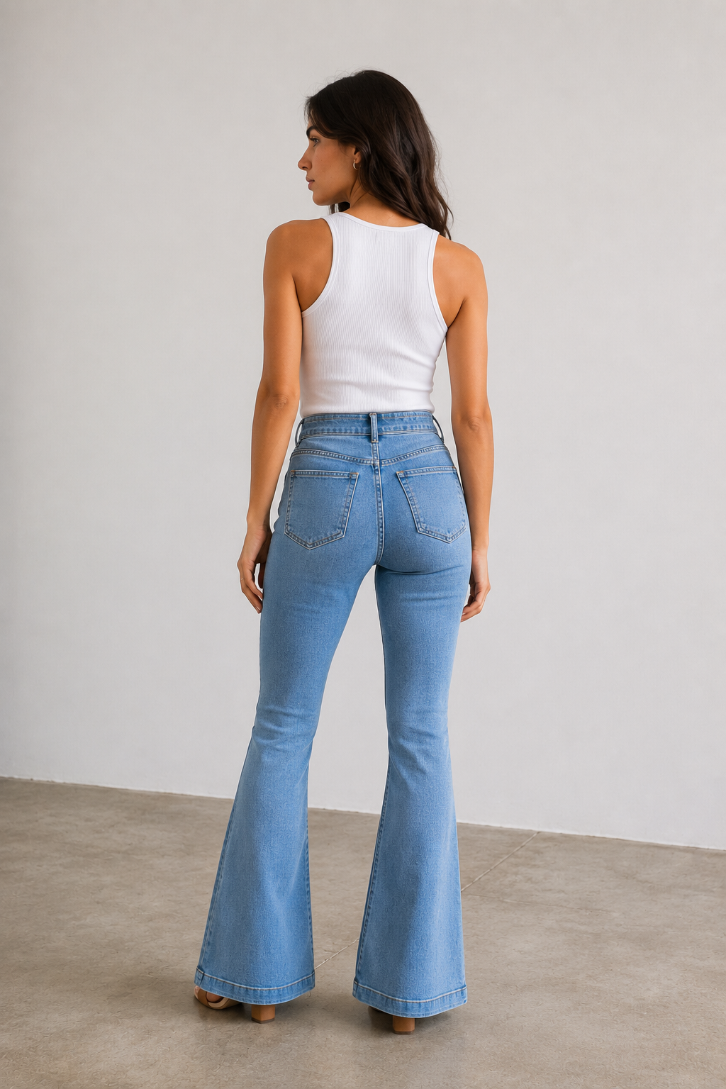 Flared denim jeans with high waist and front pockets for women