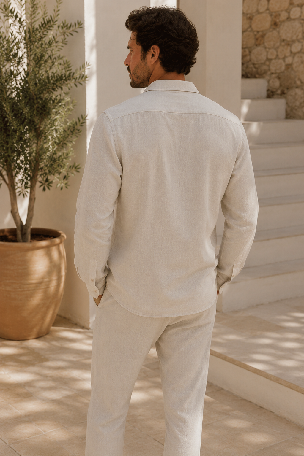 Men's lightweight linen shirt with classic collar and full-length button front