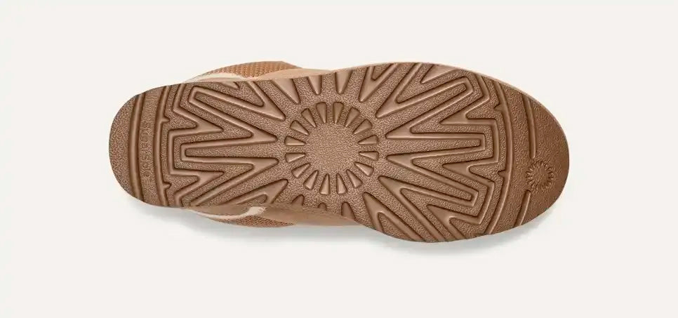Chaussure basse à lacets larges, bout arrondi, tige texturée, doublure intérieure douce, femme