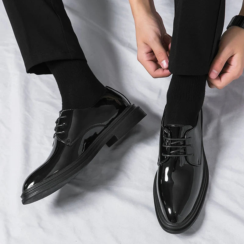 Chaussure derby habillée, vue arrière, talon structuré, finition soignée