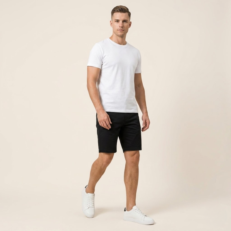 Basket légère à lacets, profil latéral, semelle fine, silhouette épurée pour homme