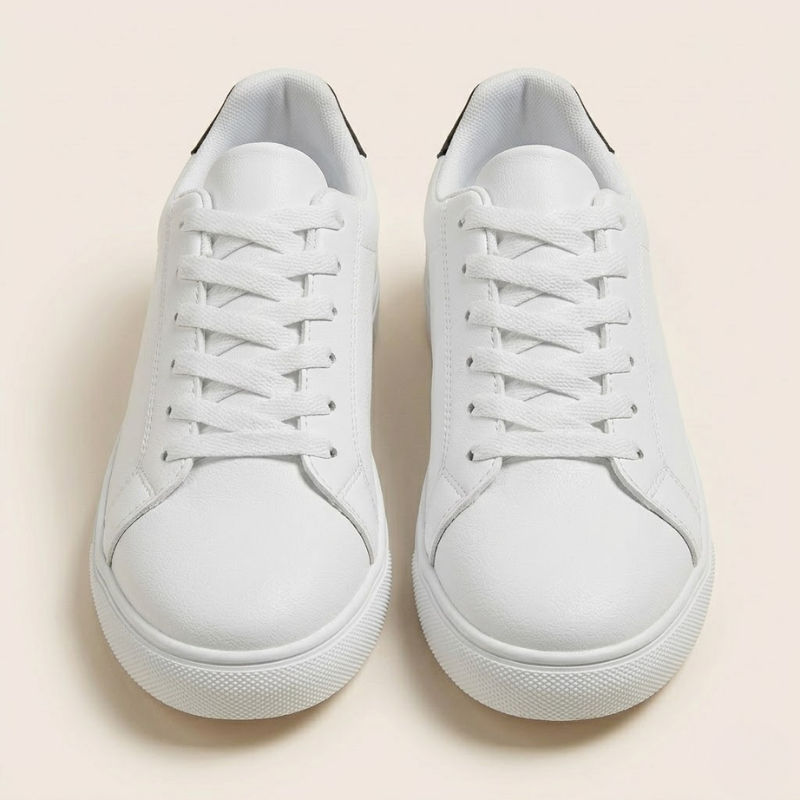 Basket basse à lacets, vue arrière, contrefort renforcé, coupe ajustée pour homme
