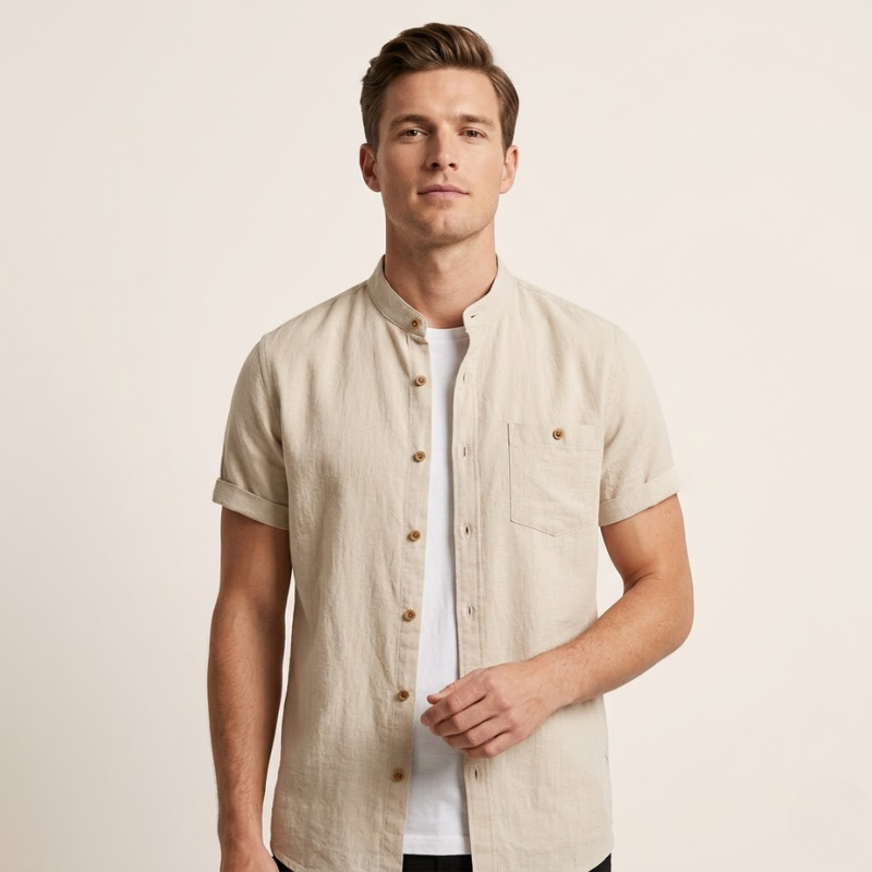 Lin naturel, chemise homme, col montant, manches courtes, ajustée