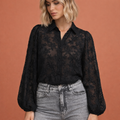 Chemisier en tissu transparent à broderies florales, coupe droite, pour femme