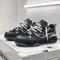 Basket basse à lacets avec empiècements superposés et semelle épaisse, style urbain homme