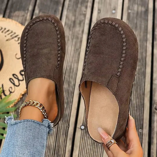 Slip-on suede clogs for women with contrast stitching and flat outsole