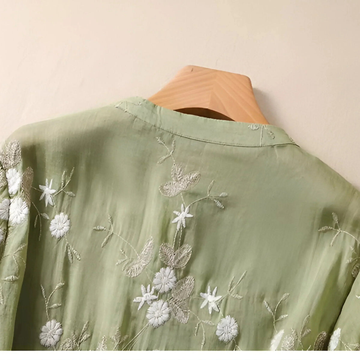 Blouse transparente brodée, ourlet évasé superposé, col officier, coupe décontractée femme