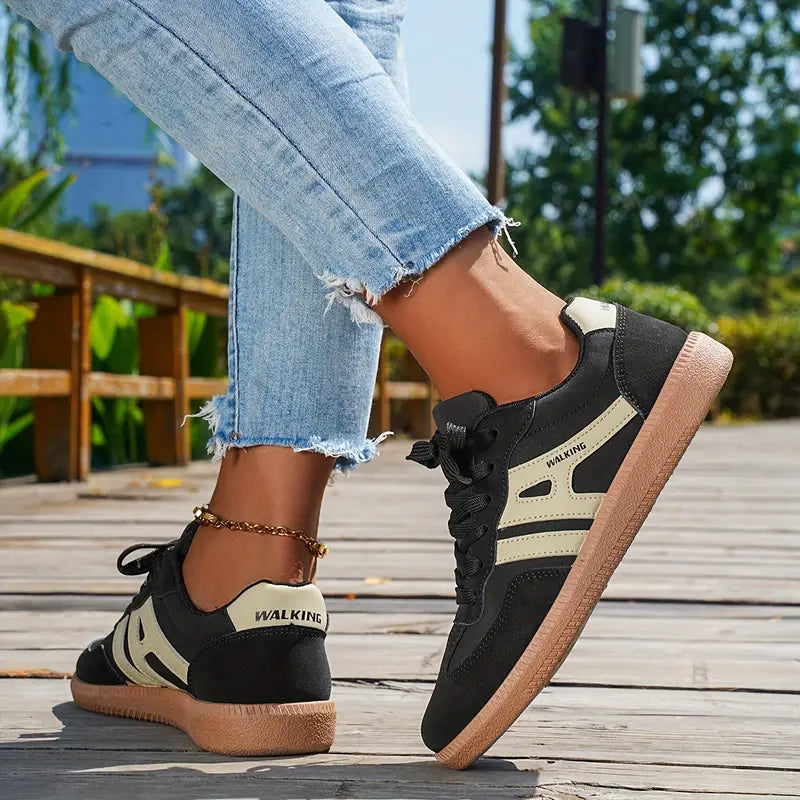 Low-profile women's sneakers with lacing, reinforced panels, and rubber outsole